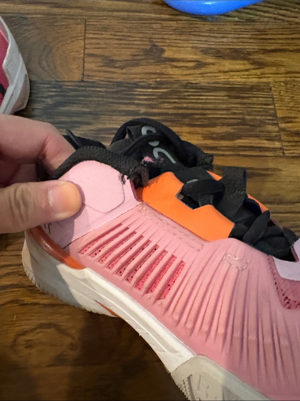 On Running Roger Pro Fire tennis shoes - Picture 3 of 6
